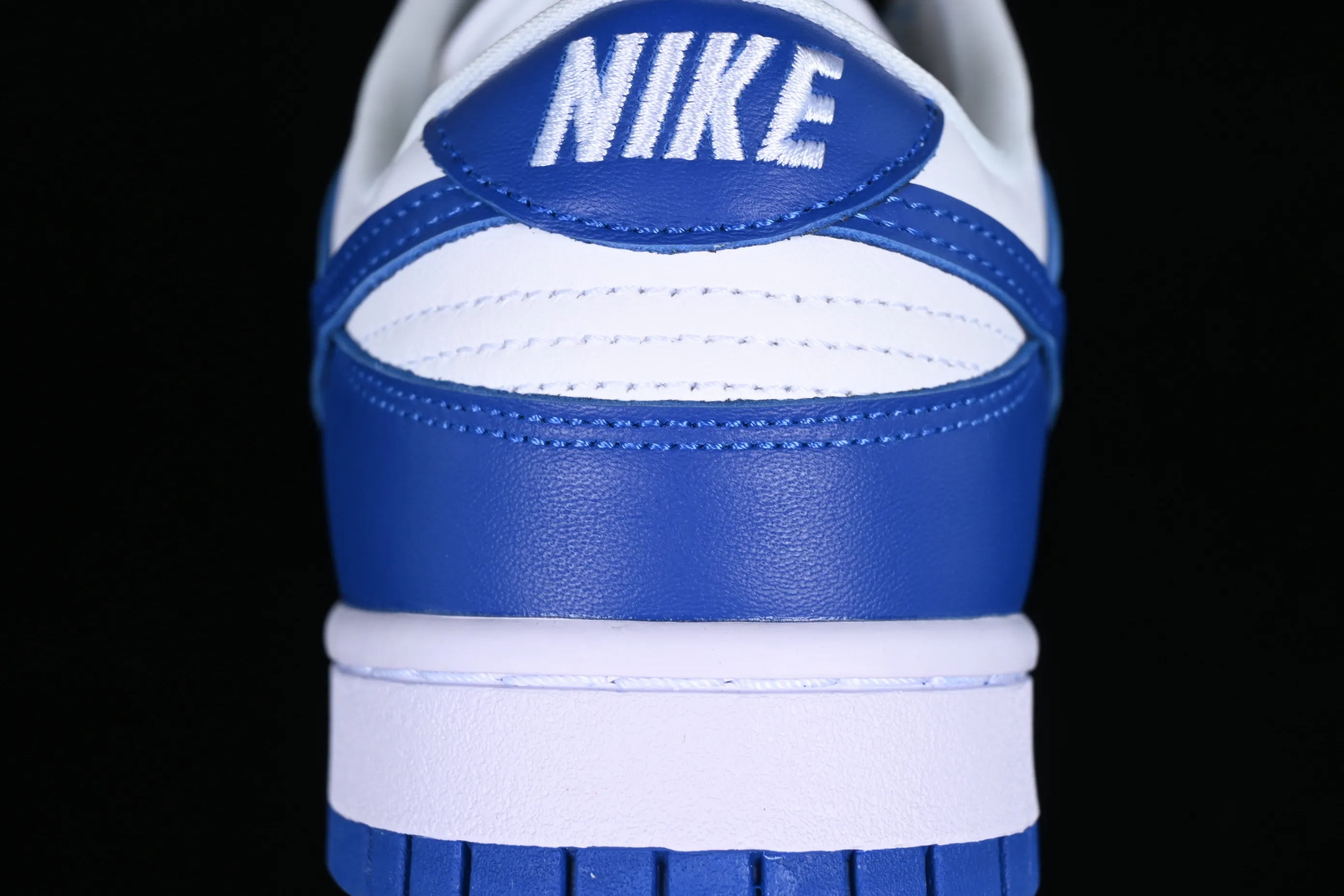 All Categories Nk SB Dunk Series Nk SB Dunk Low Low-top Sneakers Nk SB Dunk Low Pro "Kentucky" White and Blue University of Kentucky SB Smashing Backboard Fashion Casual Sneakers CU1726-100